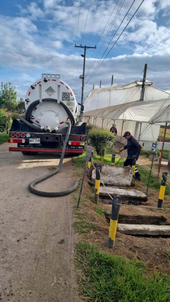 recolección de agua con camión vactor